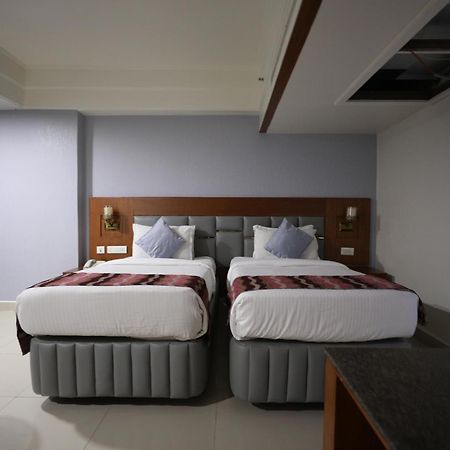 Eastin Hotels Хайдарабад Экстерьер фото
