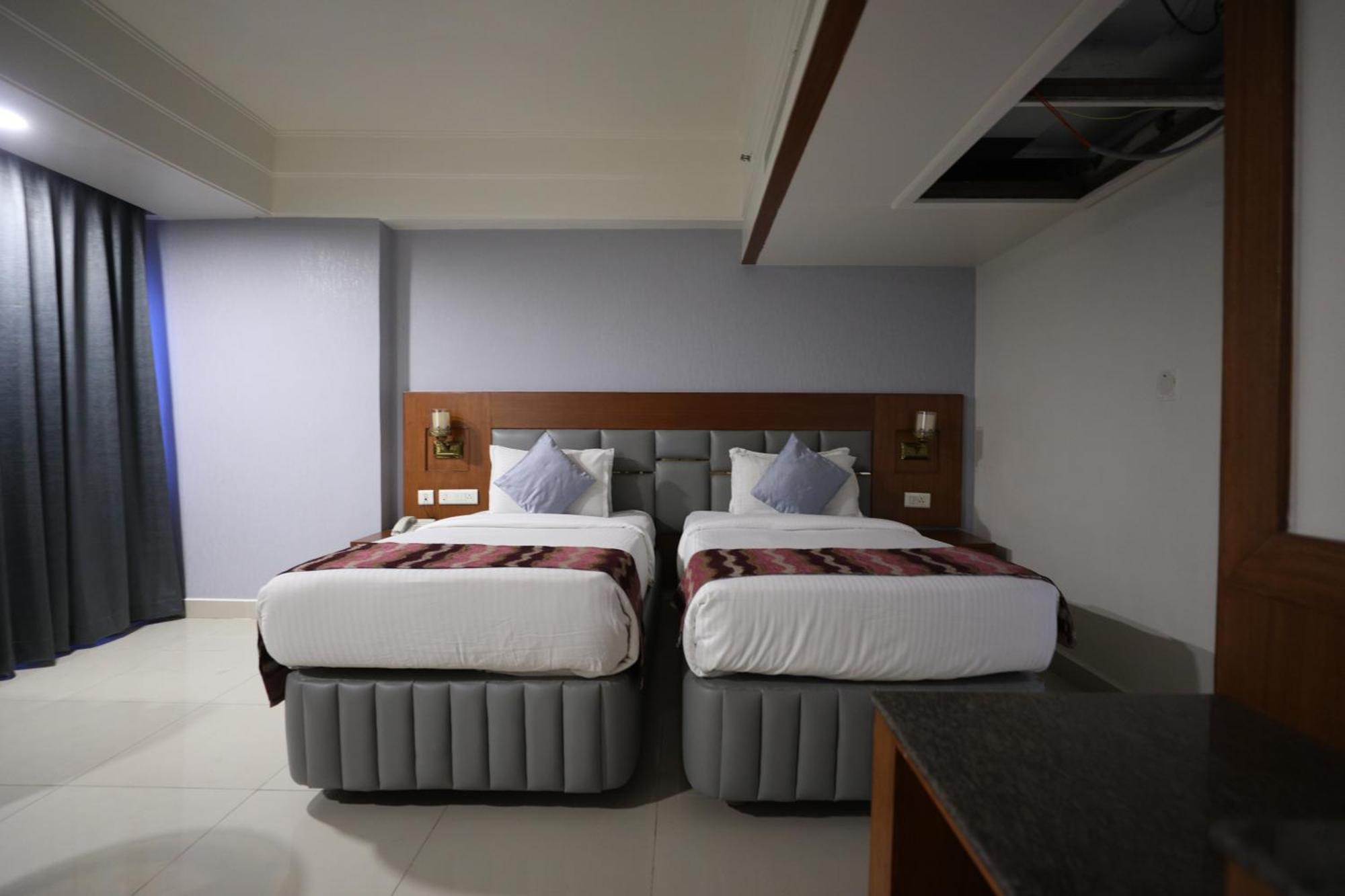 Eastin Hotels Хайдарабад Экстерьер фото