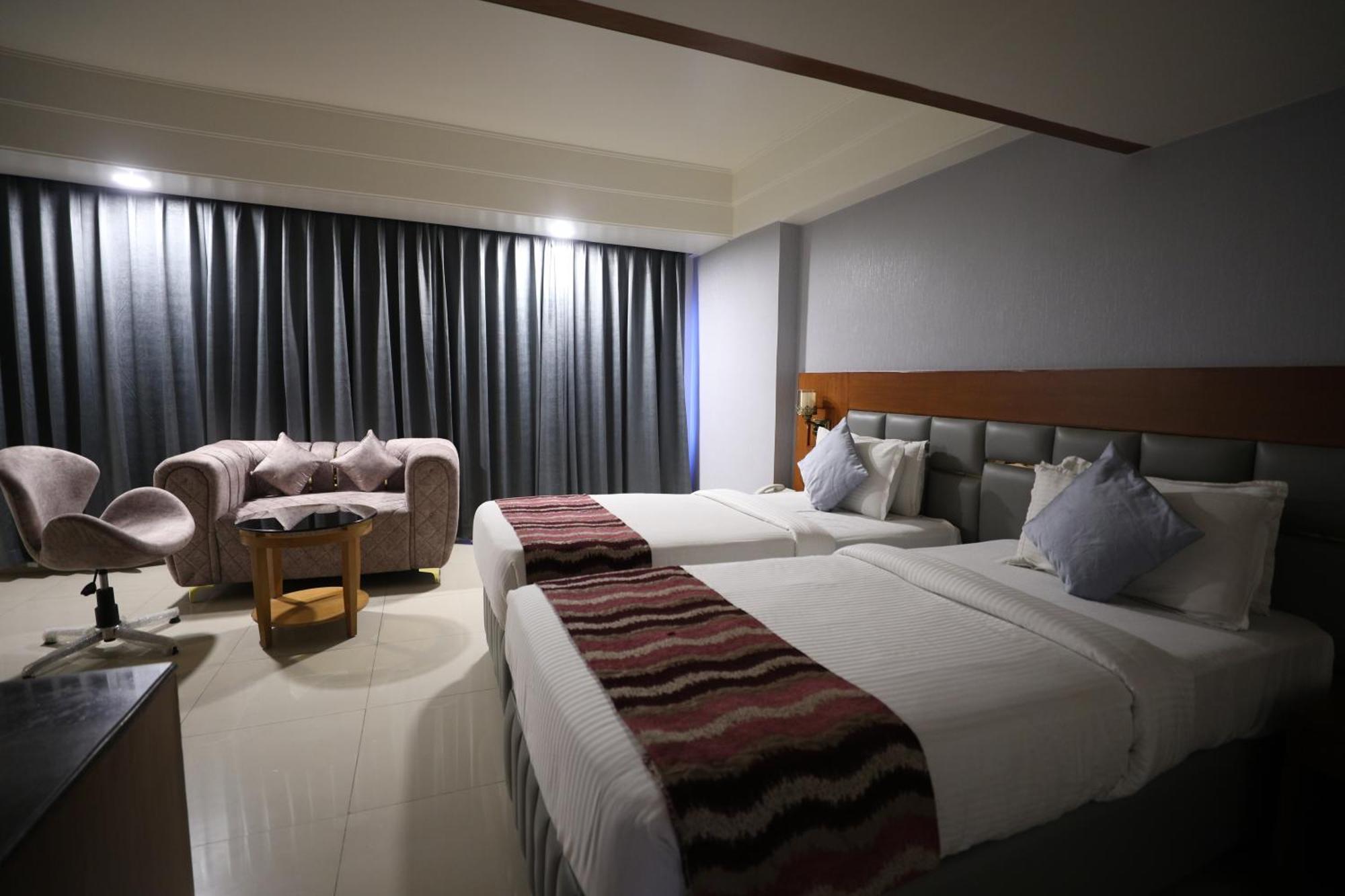 Eastin Hotels Хайдарабад Экстерьер фото