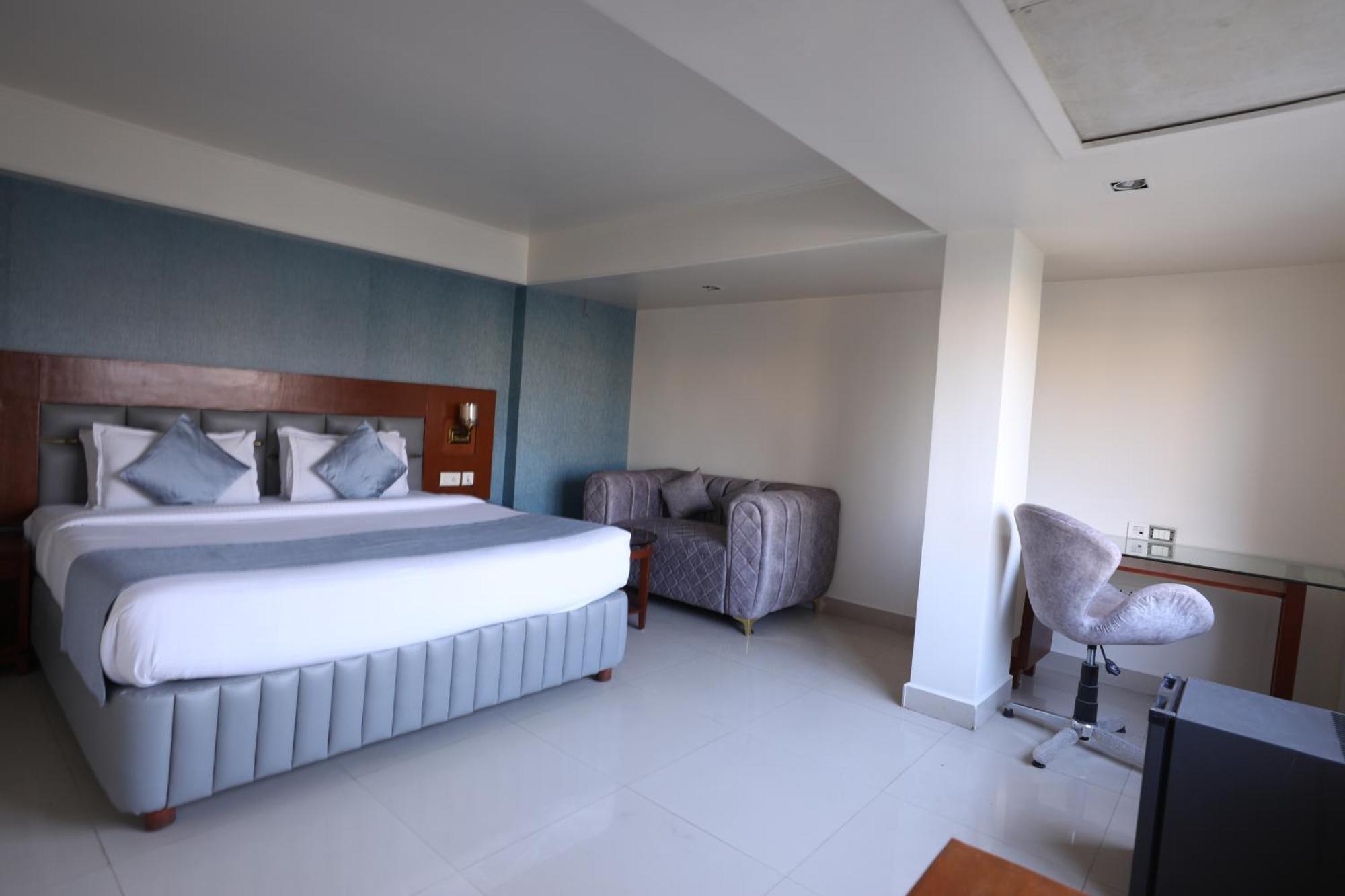 Eastin Hotels Хайдарабад Экстерьер фото