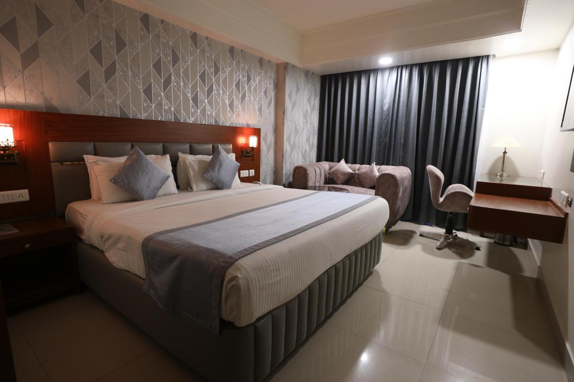 Eastin Hotels Хайдарабад Экстерьер фото