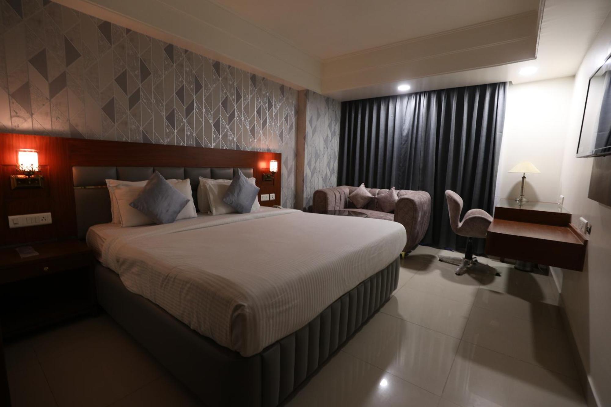 Eastin Hotels Хайдарабад Экстерьер фото